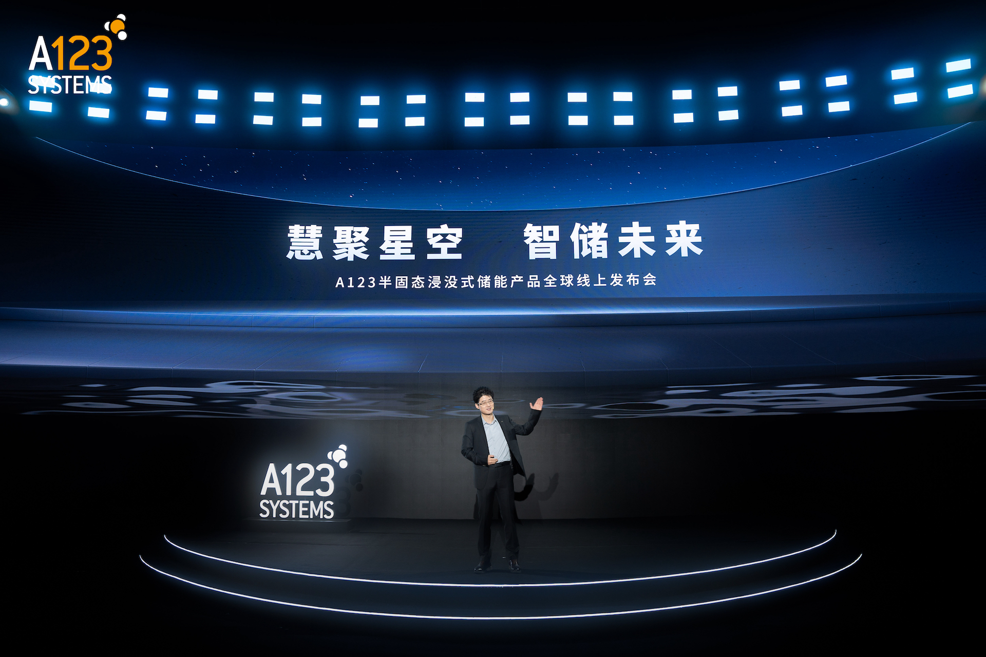 万向一二三用半固态技术重写储能的生存法则