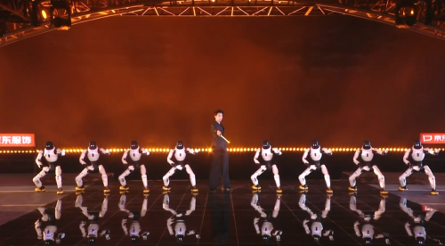 能文能武！智元机器人天团与王心凌王鹤棣同台炸场跨晚