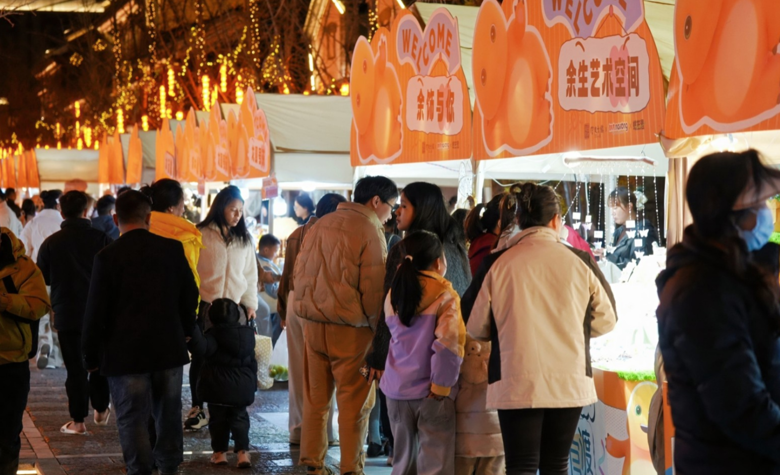 官渡古镇首届奶龙×蝶笙漫IP联名市集启幕 点亮古镇文旅新篇章