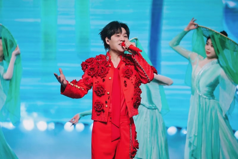 三代同框洛琦周深时代少年团任贤齐刘宇宁齐聚湖南卫视春晚