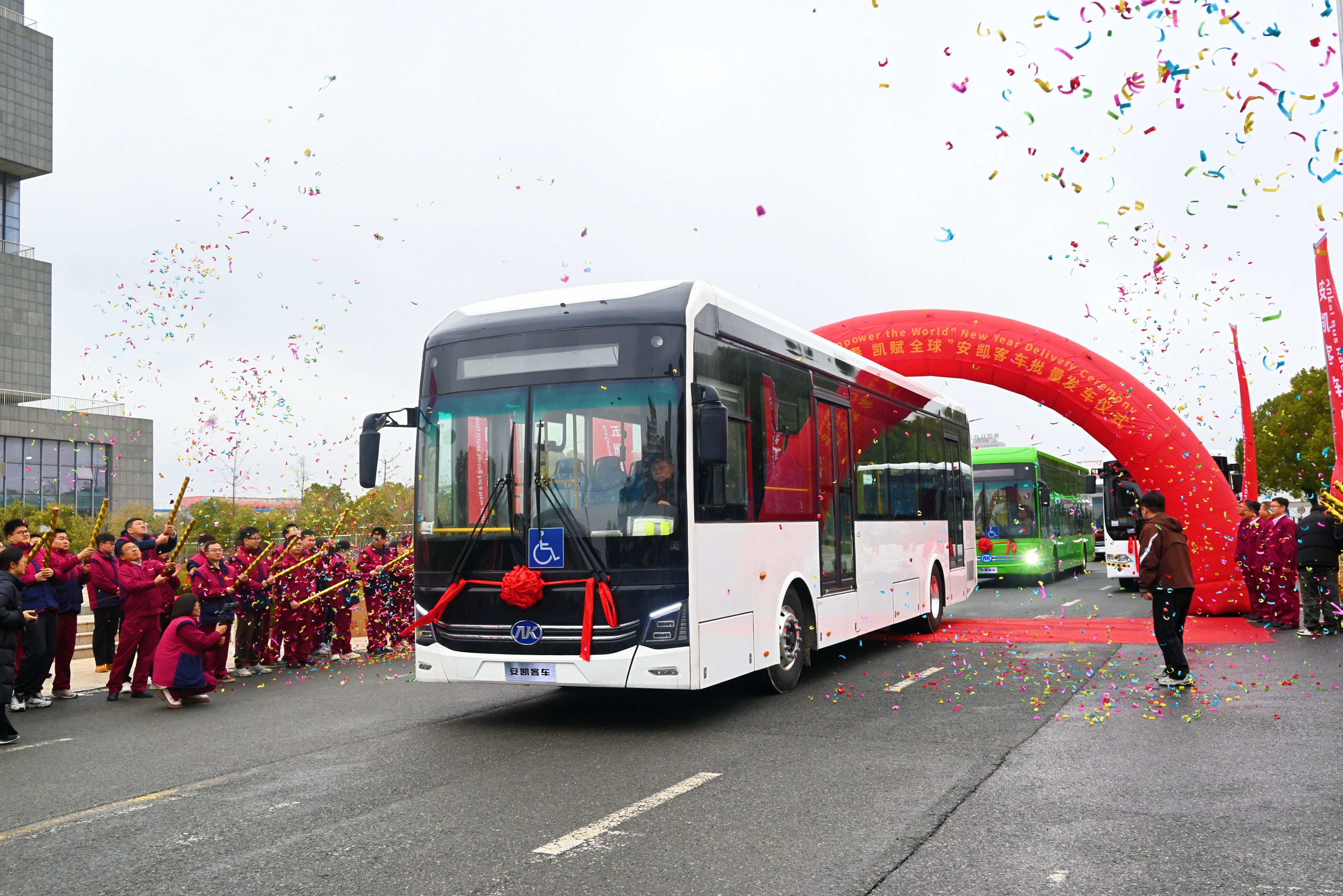 六十载深耕致远,安凯客车驭风出海,驰骋全球! 六十载深耕致远,安凯客车驭风出海,驰骋全球!