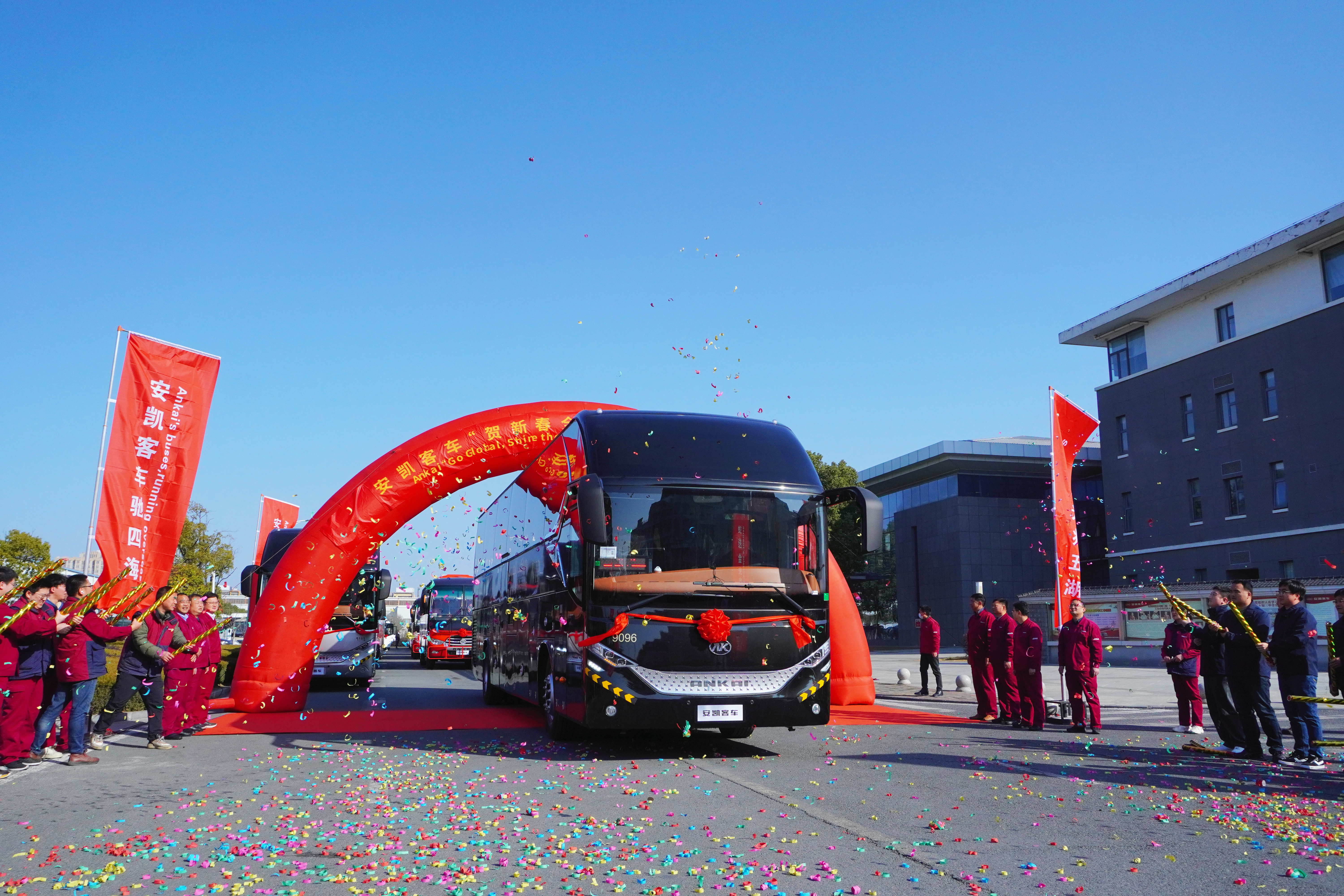 六十载深耕致远,安凯客车驭风出海,驰骋全球! 六十载深耕致远,安凯客车驭风出海,驰骋全球!