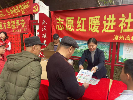 志愿红暖进社区,春联拓印迎福来