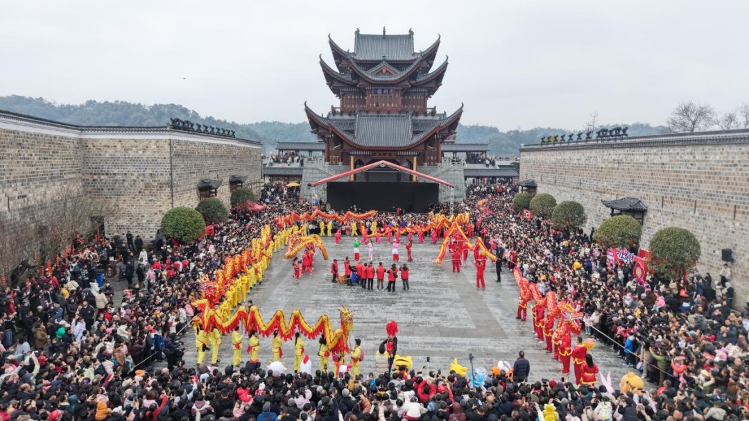 百龙巡游闹元宵！益阳明清古巷春节假期接待游客超96万人次