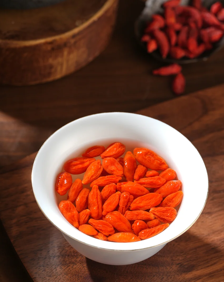 枸杞选购攻略 + 5 款实测：从日常吃到高端滋补，选对不花冤枉钱