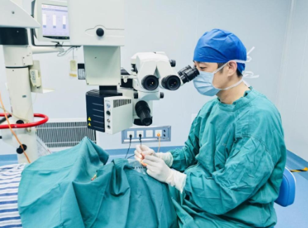 男子短期内视力骤降,竟是近视手术术前没做这一项检查——福州爱尔眼科