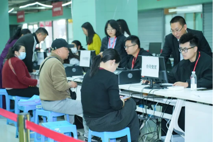 政策落地履约守信 俊发新螺蛳湾 “交五用六” 优惠政策正式完成合同换签