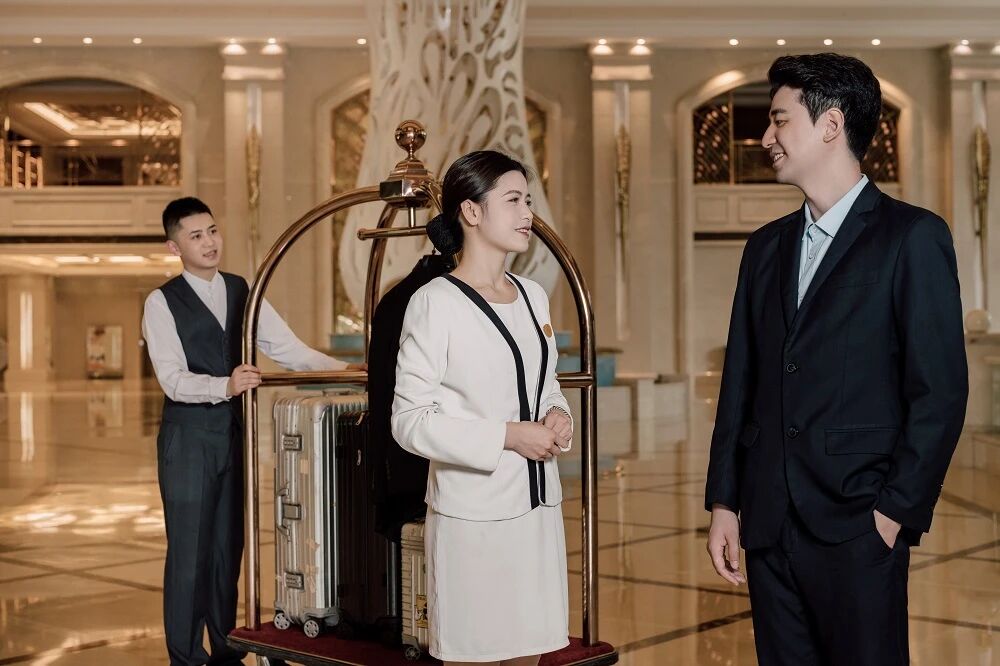 对话上海富悦大酒店总经理易圆满先生