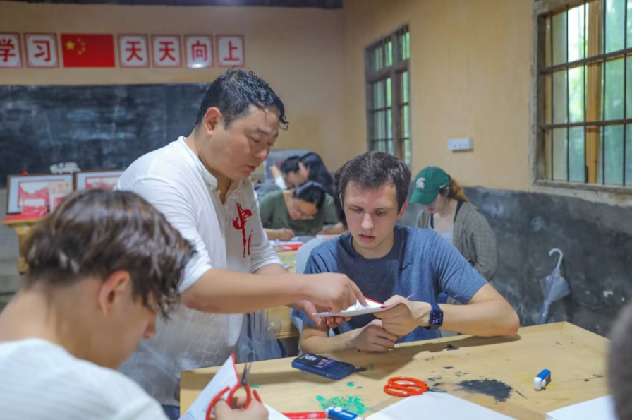 华东研学去哪里更合适?26年夏季适合带孩子旅行的人文景区这样选 华东研学去哪里更合适?26年夏季适合带孩子旅行的人文景区这样选