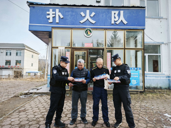 东方红边境检查站多措并举开展《吉林省边境管理条例》宣传活动