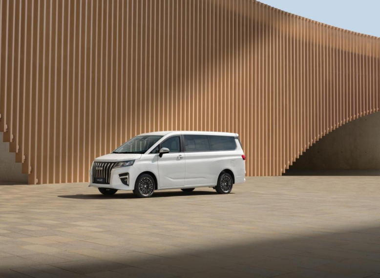 跑客運、做買賣、接送孩子 2026款銳勝王牌M7如何“一車扛三用”