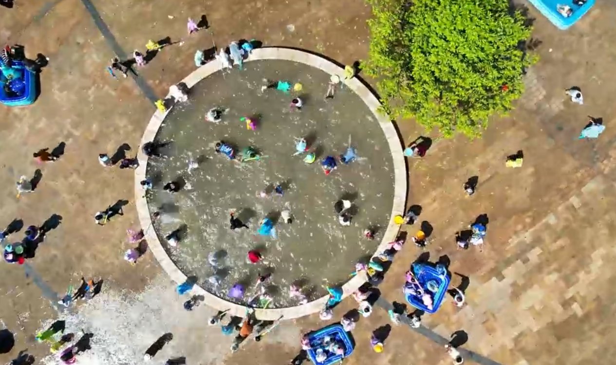 水花映邻里，俊发开启夏日民俗狂欢盛宴