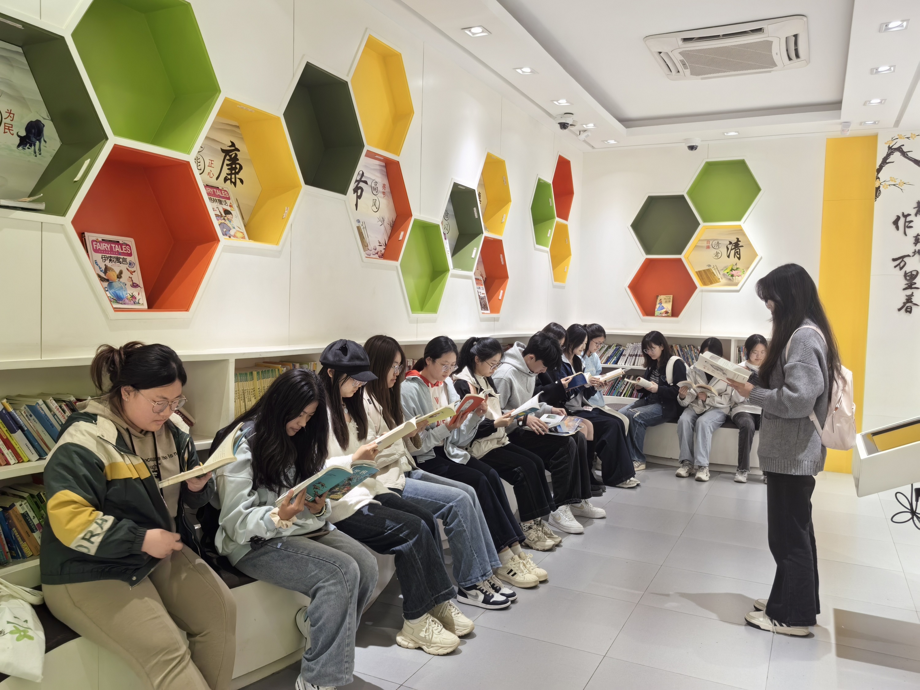 寻书香足迹 立报国之志 ——25大数