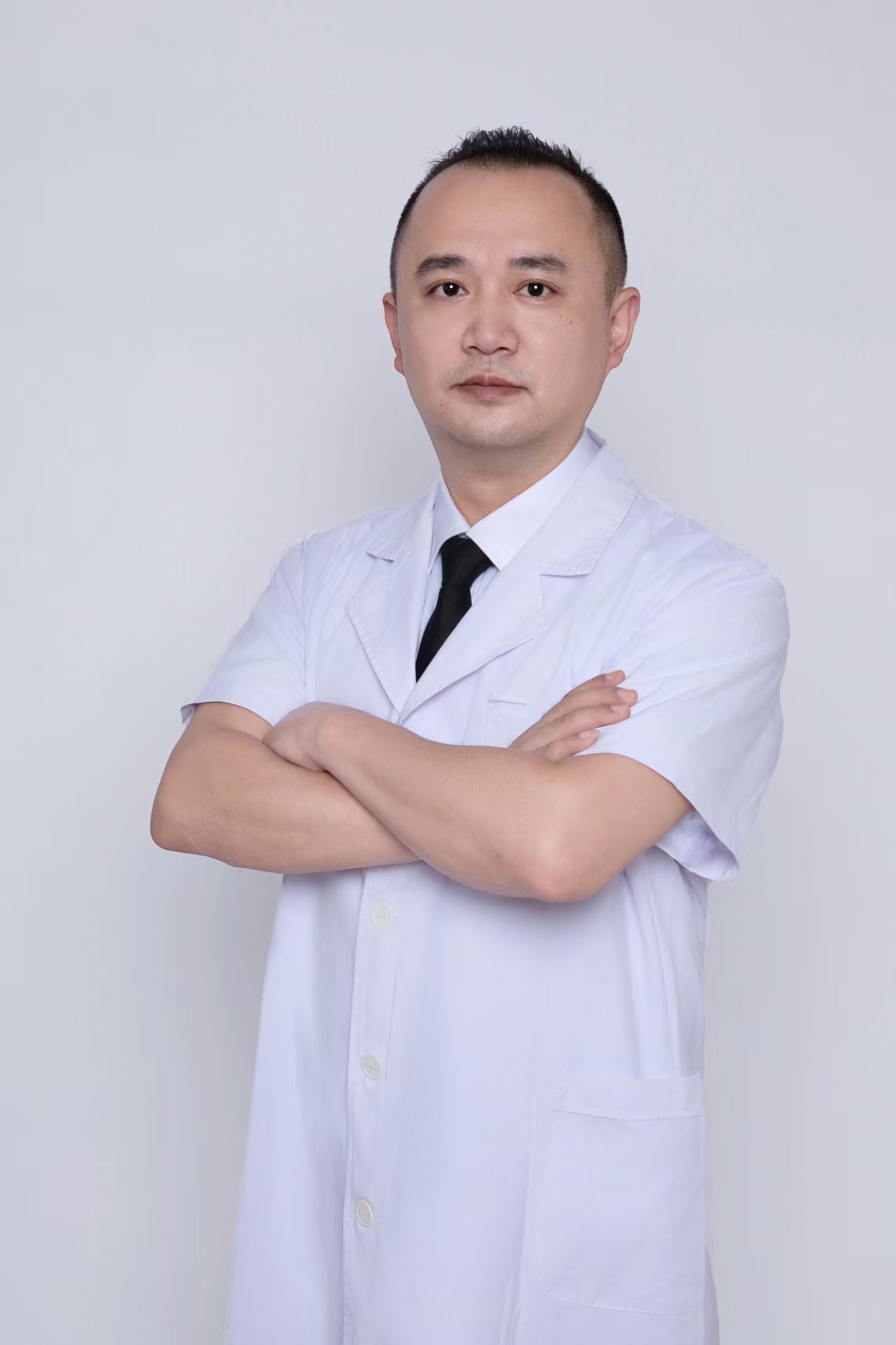 告别腋臭尴尬！辽宁医科医院特邀专家邓颖主任：科学诊疗，还你清爽自信
