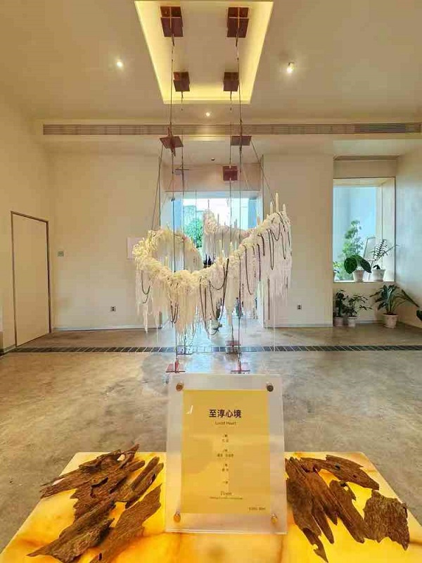 时蕴香舍团队实地走访浮迹香水，校企携手探索海南香料产业化新路径