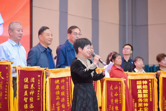 全民脑健康科普宣传公益活动进社区启动仪式在昆明隆重举行 全民脑健康科普宣传公益活动进社区启动仪式在昆明隆重举行