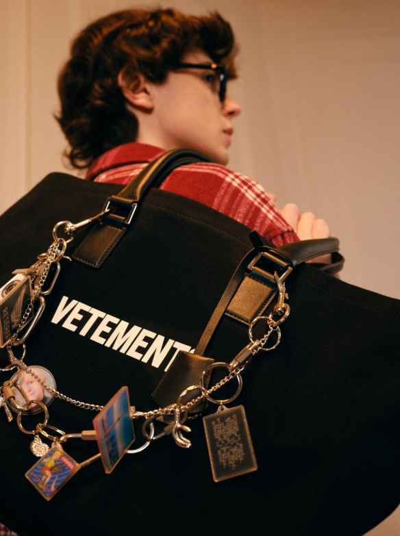 日常即庆典！Vetements 2026秋冬系列发布