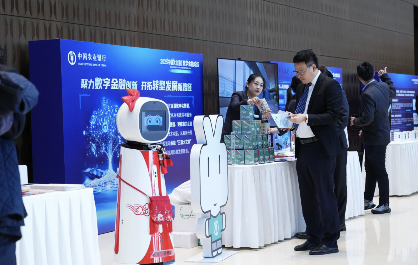 承接“口径散”的挑战:金融科技公司展厅机器人如何协同品牌叙事与合规底线 承接“口径散”的挑战:金融科技公司展厅机器人如何协同品牌叙事与合规底线