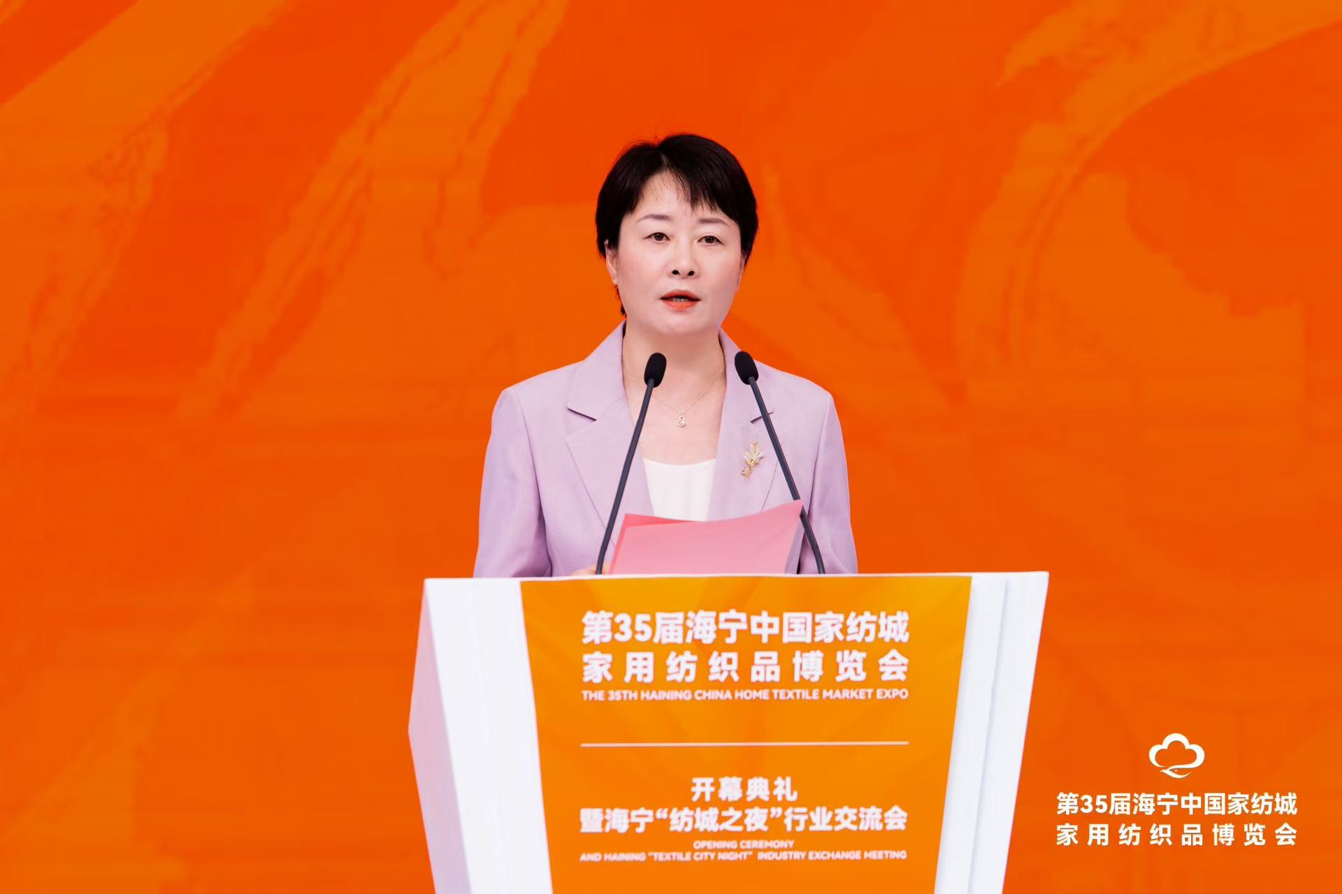 2500家源头工厂齐亮相!第35届海宁家博会首日热度拉满(图2)