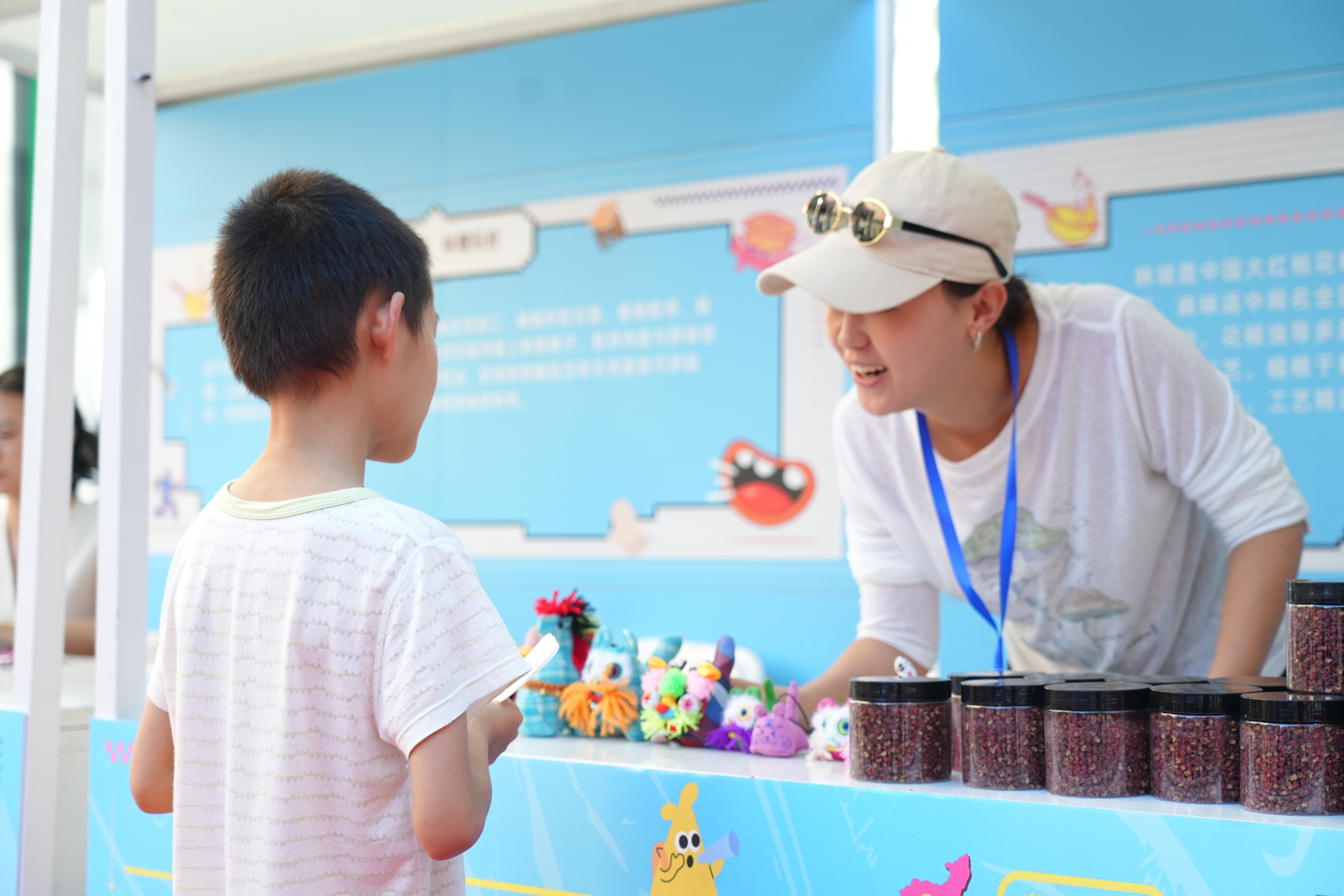 “黄河华山・京彩渭南”2026 渭南文旅（北京）推广交流暨美食嘉年华在北京王府井