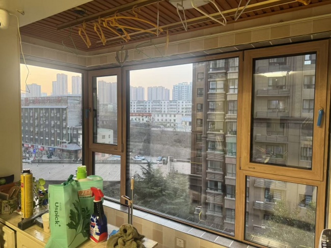 咸阳住宅阳台窗实景