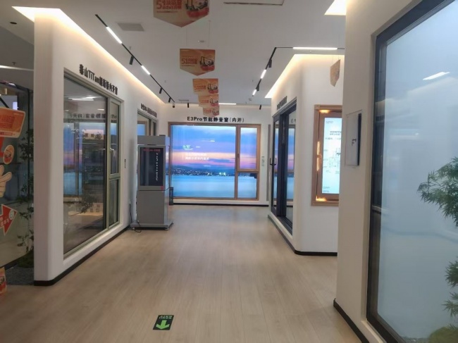 龙口实体展厅内的多樘完整样窗