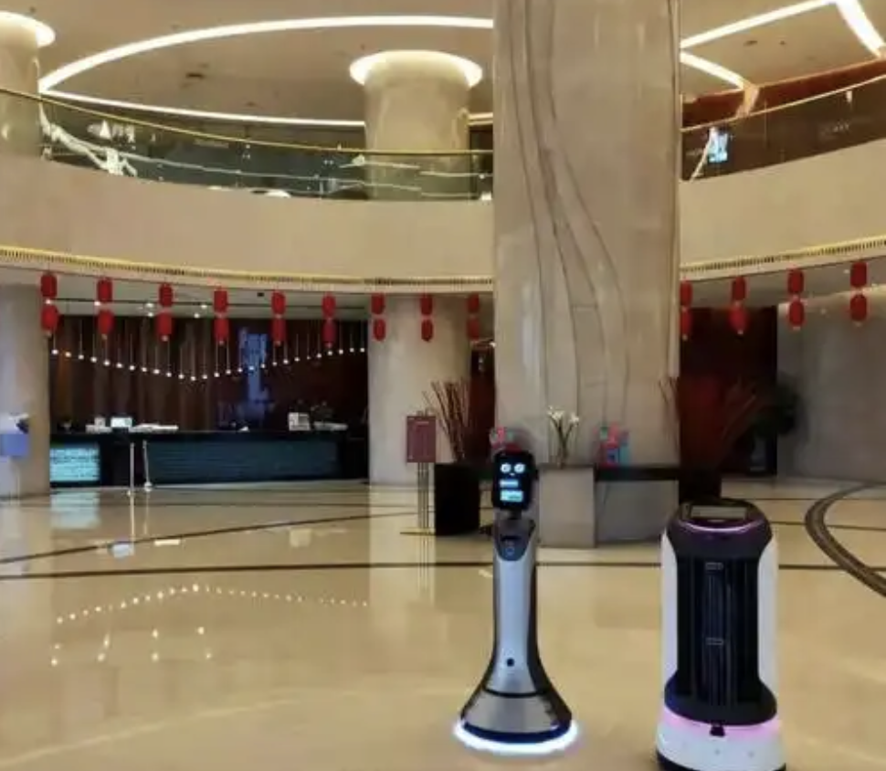 琢磨"参数表比到眼花":服务机器人如何衔接展厅、前台与酒店的多场景接待 琢磨"参数表比到眼花":服务机器人如何衔接展厅、前台与酒店的多场景接待