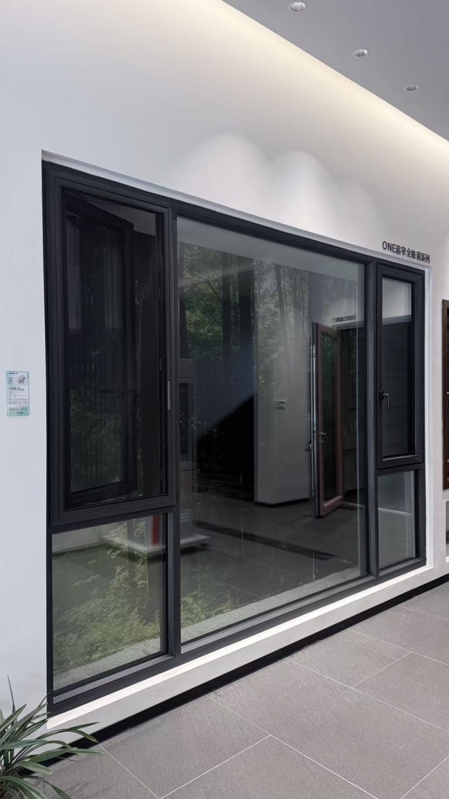 如皋门店大窗展示，不能仅凭样窗比例照搬住宅方案。