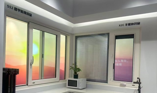 威海门店的厨房场景展示,台面与窗户的相互位置值得现场体验。
