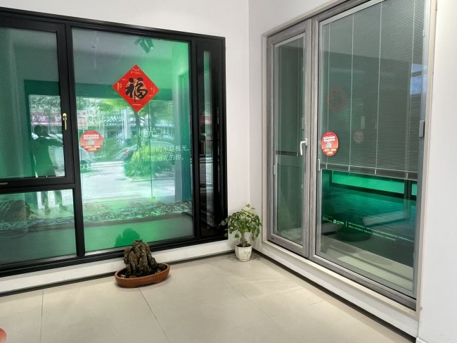 蚌埠门店成组样窗,显示不同框扇分格与执手位置。