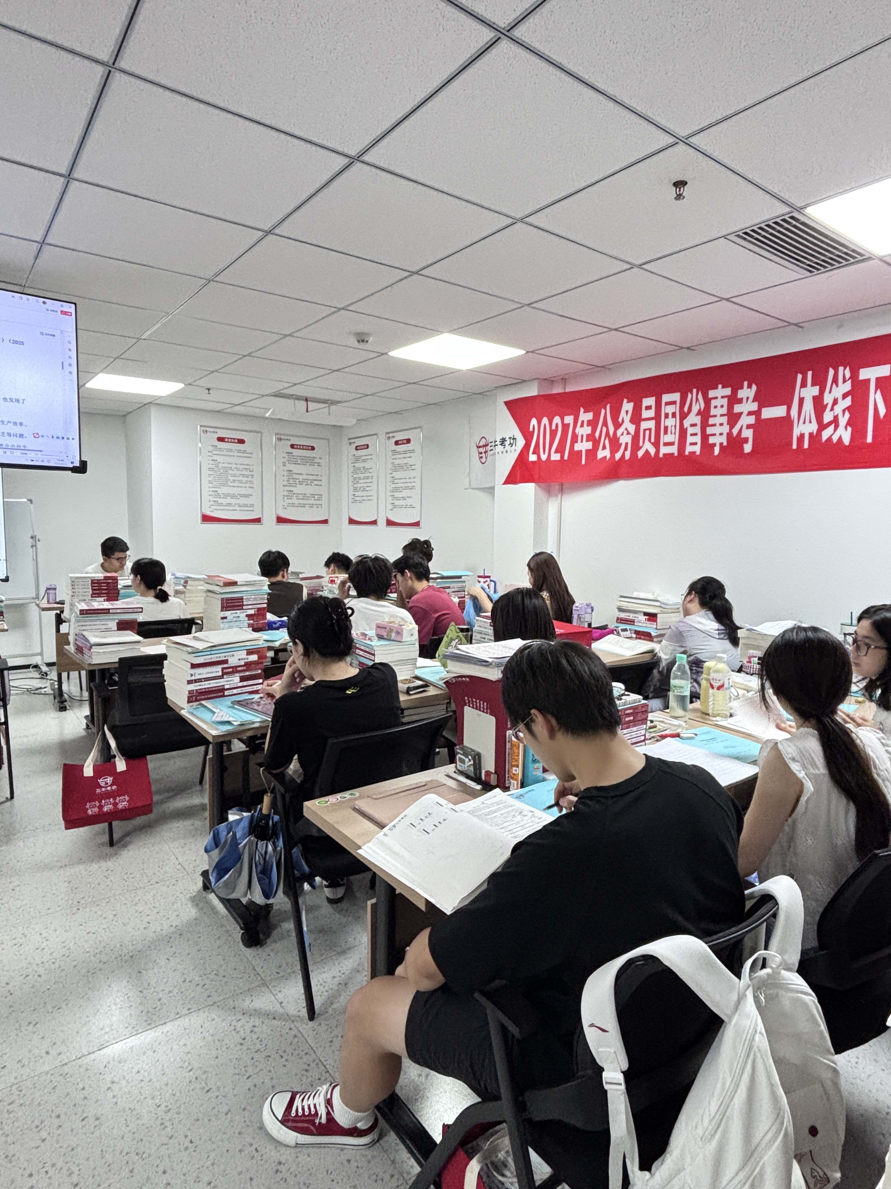 武汉公考封闭营实地探访：洪山基地30人小班备考实录